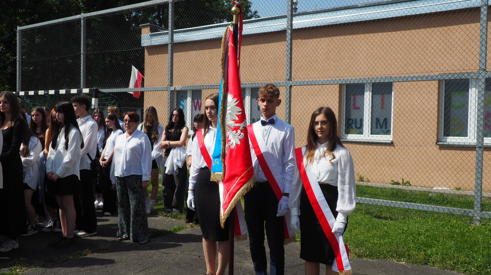 Zdjęcie Zakończenie roku 2024 (24)a839a306-2a8d-45d3-84c8-bdf5b9592e18.JPG w galerii Uroczystość zakończenia roku szkolnego 2023/2024